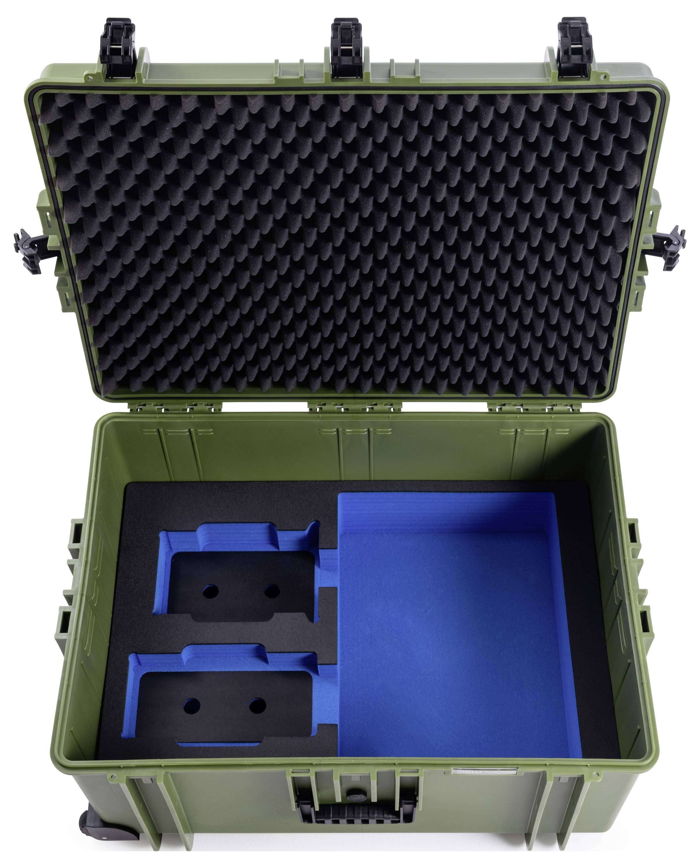 Zelený tvrdý kufor otvorený, vnútri s čiernou penovou výstelkou a modrými priehradkami na bezpečné uloženie predmetov.