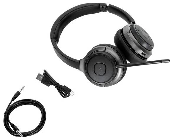Bezdrôtová headset so vstavaným mikrofónom a dvoma káblami: USB nabíjací kábel a audiovýstupný kábel s jackom.