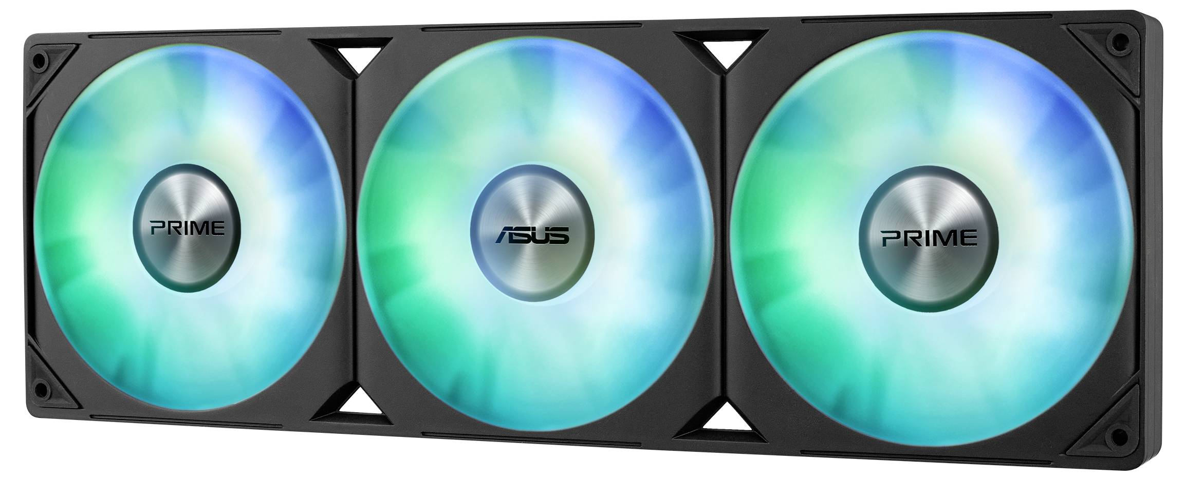 Tri osvetlené počítačové chladiace ventilátory v modrej a zelenej farbe, s nápisom 'ASUS' a 'PRIME', namontované na čiernom držiaku.