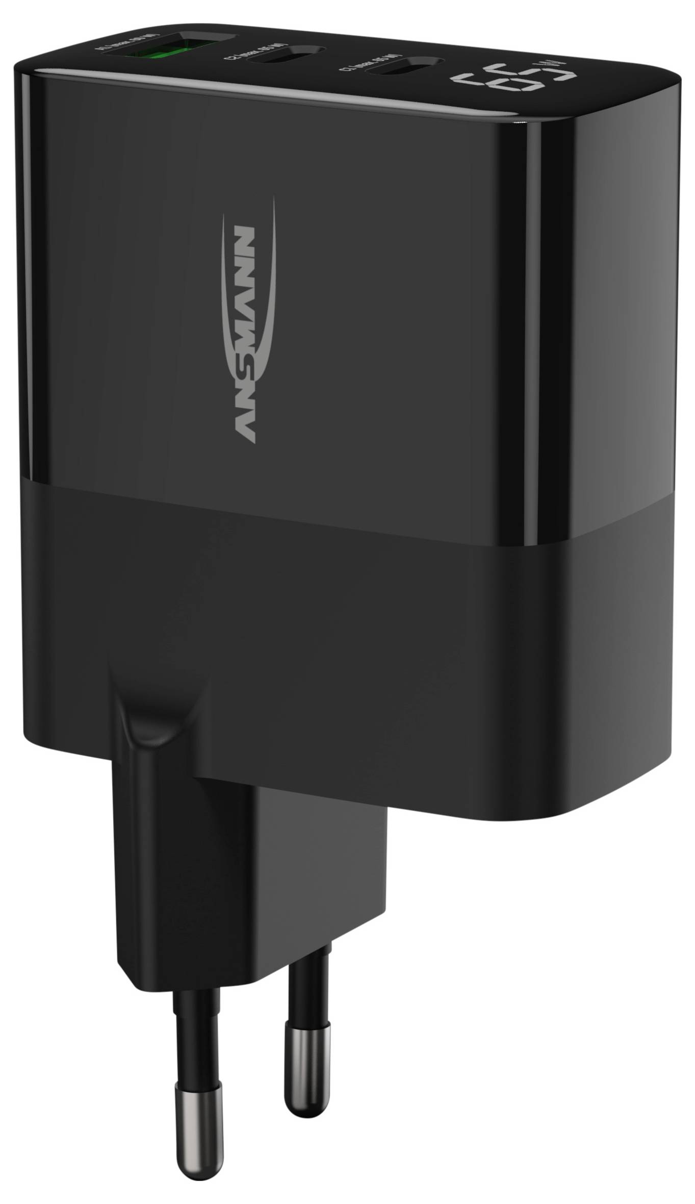 Čierna nástenná nabíjačka s dvoma USB portami a jedným USB-C portom, ktorá má na prednej strane logo 'Aukey'.