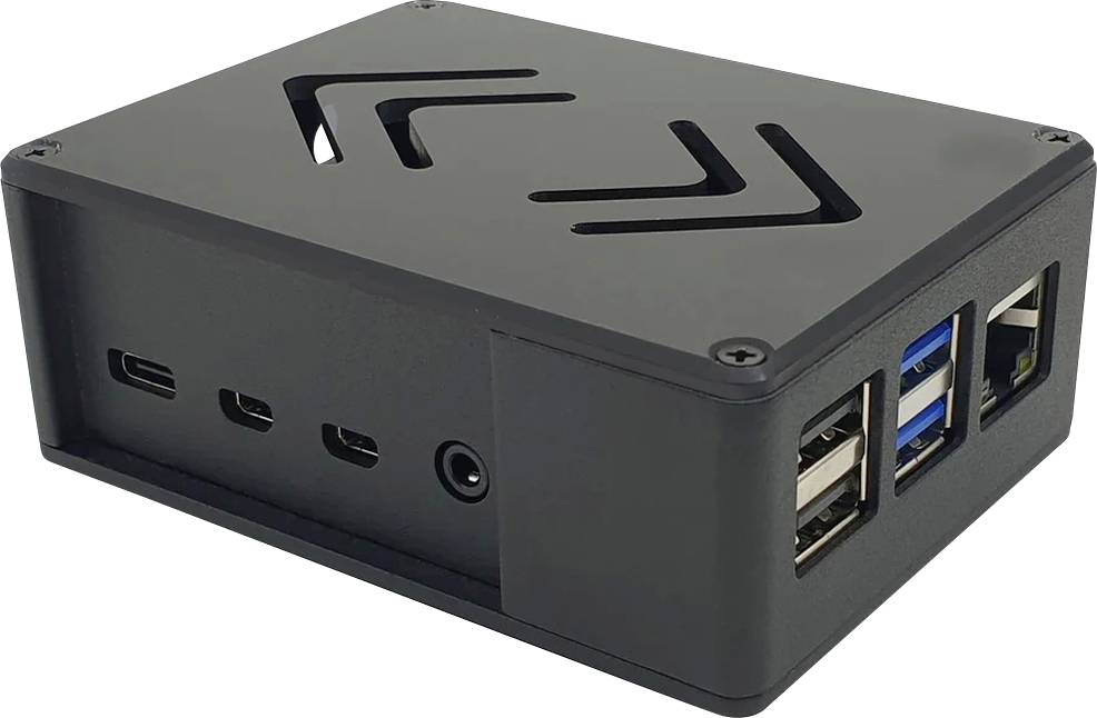 Čierny kryt počítača na jednej doske s viacerými USB portami.