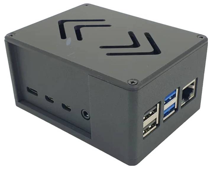 Čierny mini PC kryt s vetracími otvormi na vrchu a niekoľkými USB a sieťovými portami na boku.