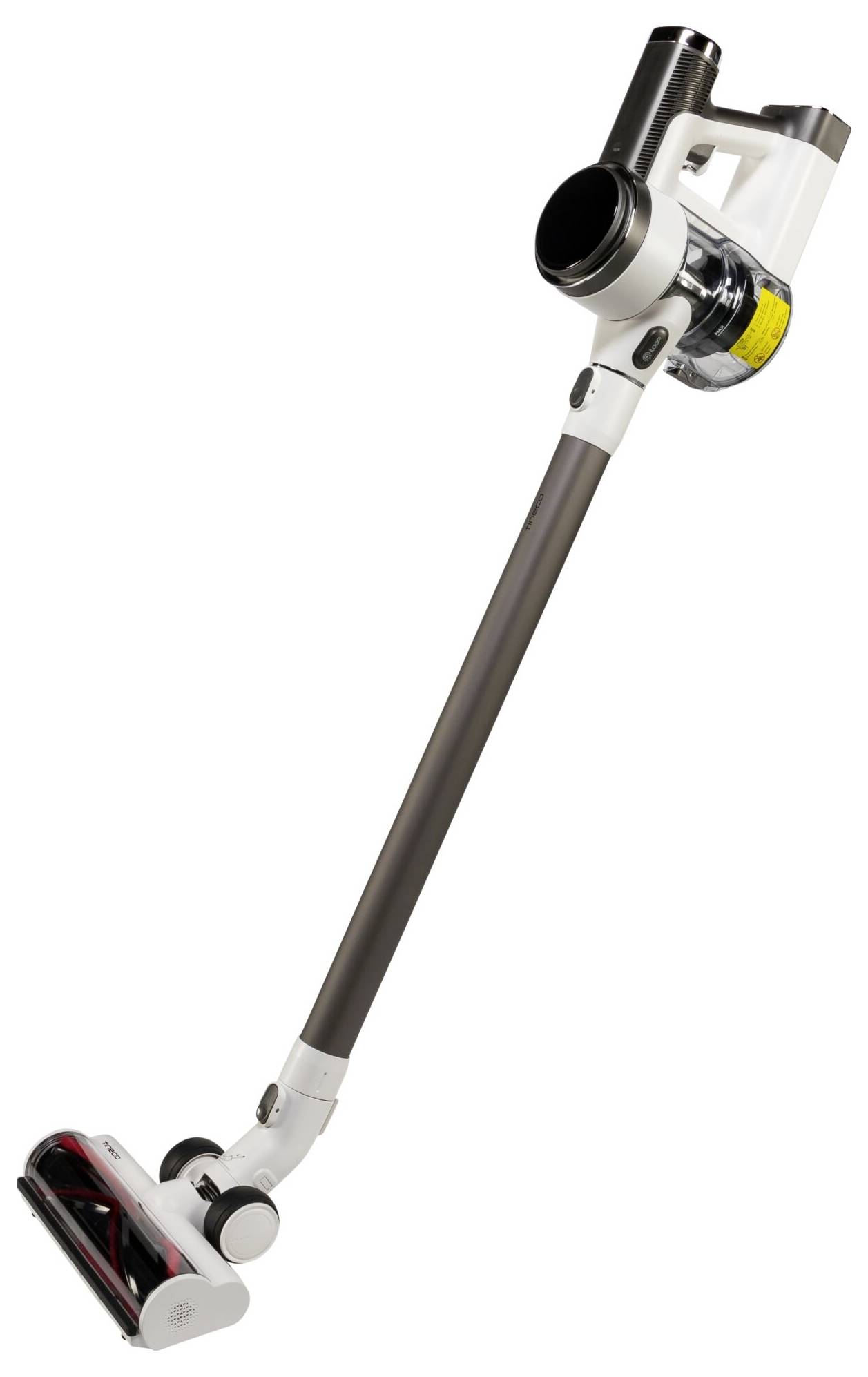 Bezdrôtový tyčový vysávač v šikmej polohe. Biele teleso s čiernym detailom, priehľadnou zbernou nádobou na prach a kefou v červeno-čiernej farbe.