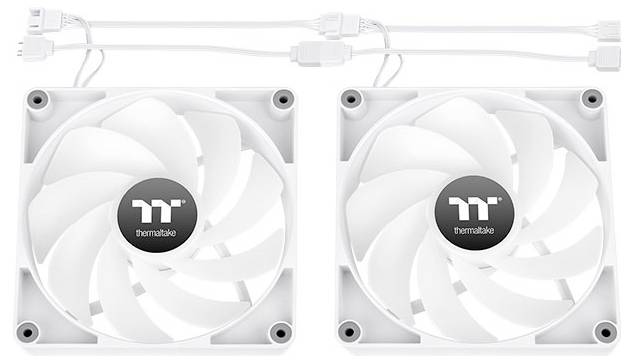 Dva biele počítačové ventilátory s logom 'thermaltake' uprostred, prepojené napájacími káblami.