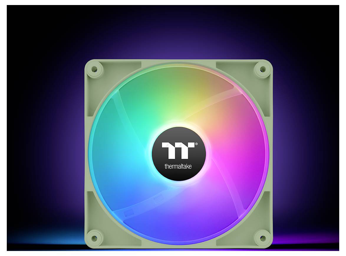 Štvorcový RGB počítačový chladič s prispôsobiteľným viacfarebným osvetlením, ktorý má centrálne logo s textom „thermaltake" na čiernom pozadí.