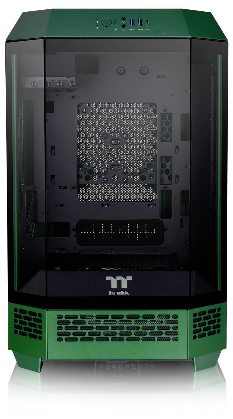 Zelený, prázdny počítačový kryt s priehľadným bočným panelom. Na prednej strane logo Thermaltake, štyri USB porty v hornej časti.