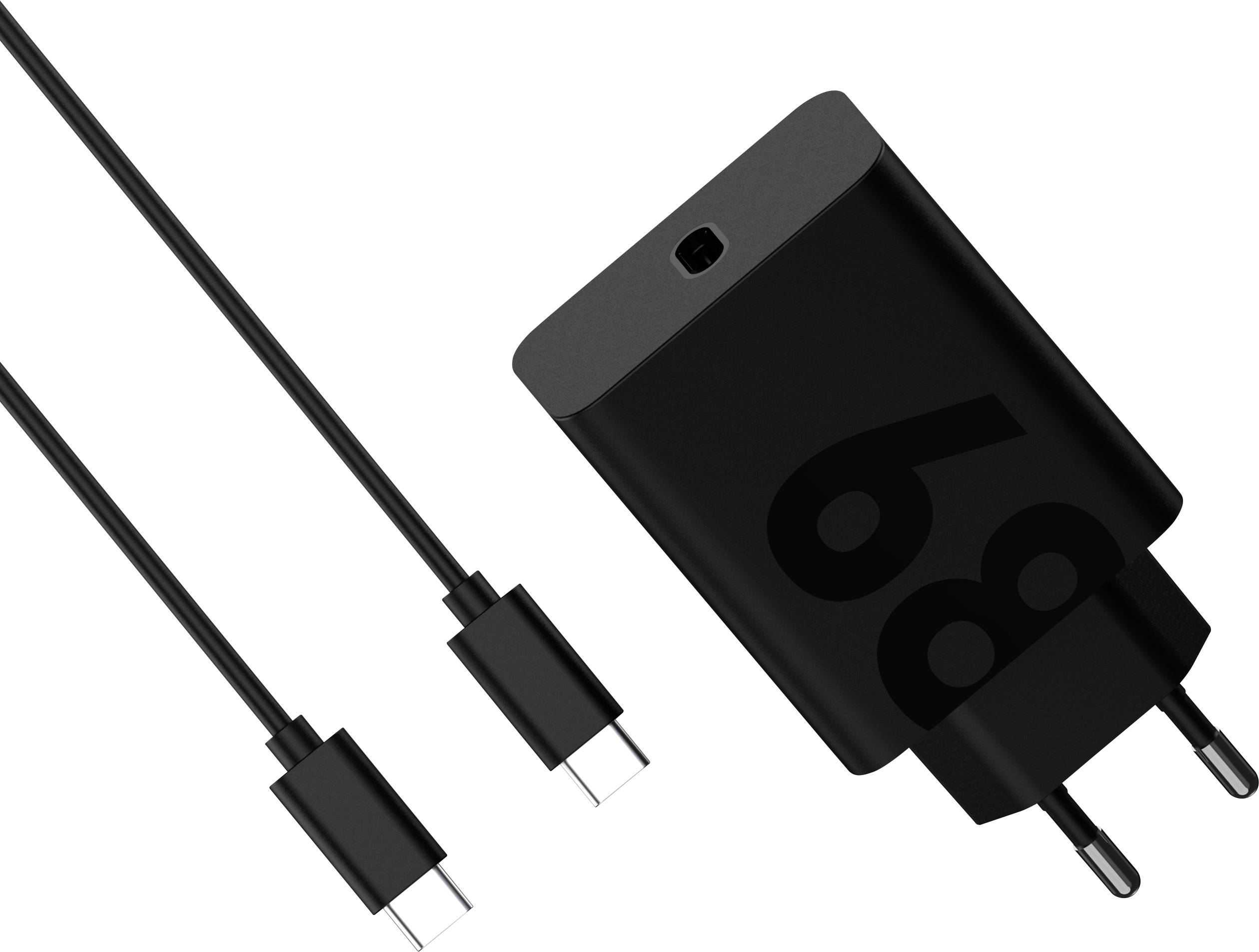Čierna nabíjačka s USB-C káblom, adaptérom pre európske elektrické zásuvky. Vhodná na rýchle nabíjanie elektronických zariadení.