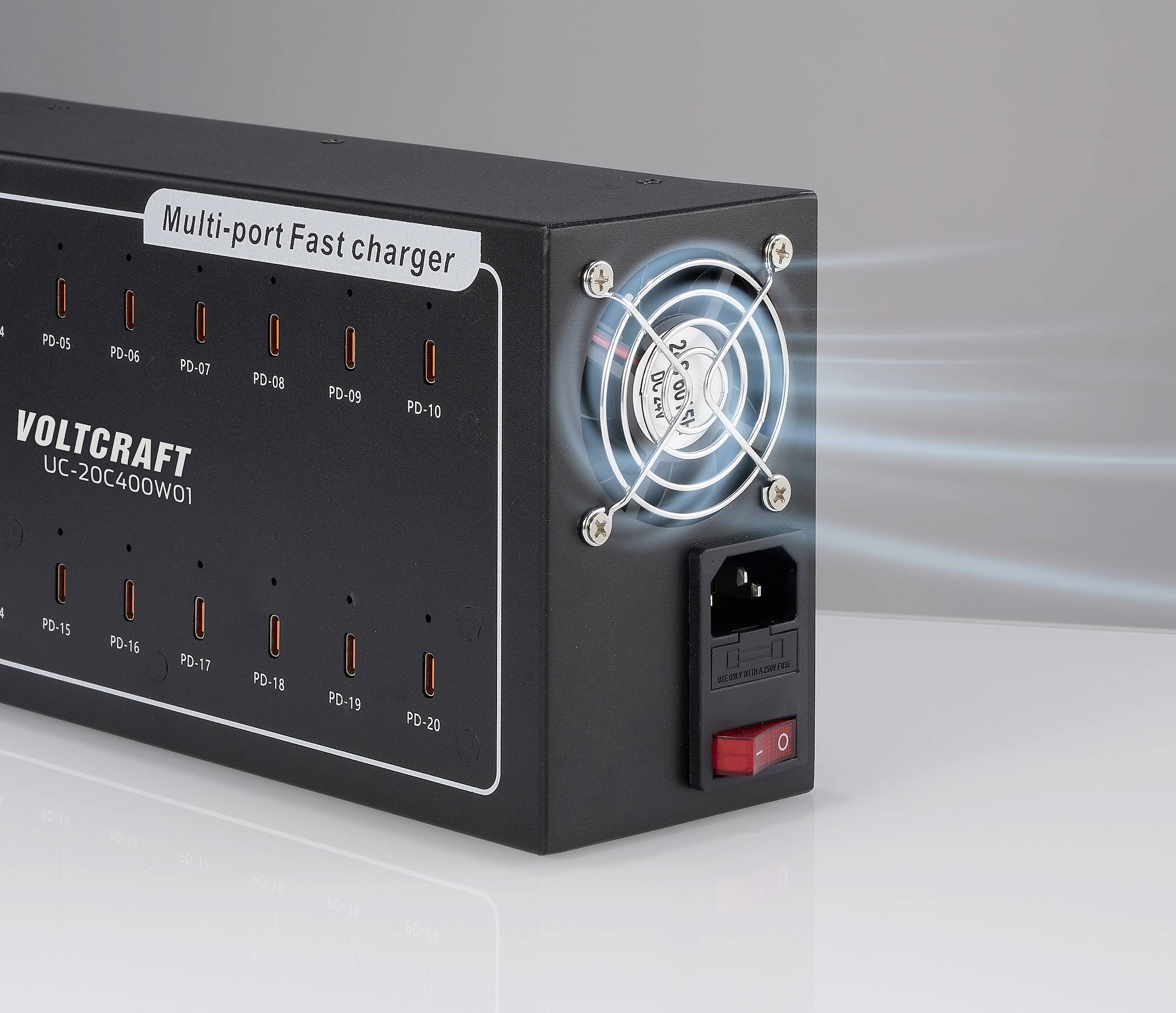 Nabíjačka značky "Voltcraft" s ventilátorom. Disponuje viacerými USB portami pre rýchle nabíjanie a sieťovým vypínačom.