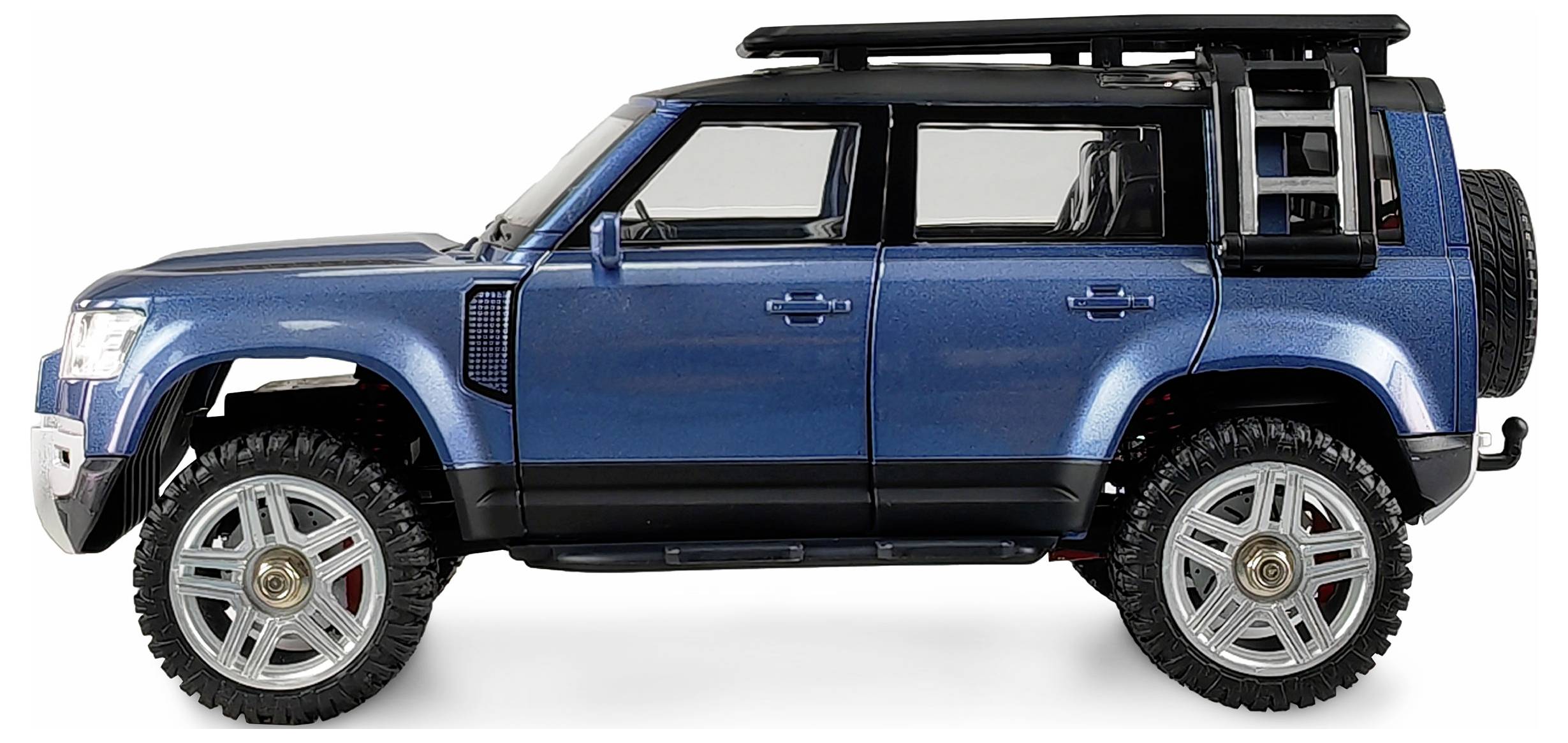 Modré model auta off-road vozidla, pohľad z boku. Obdĺžnikový tvar s veľkými pneumatikami a strešným nosičom batožiny.