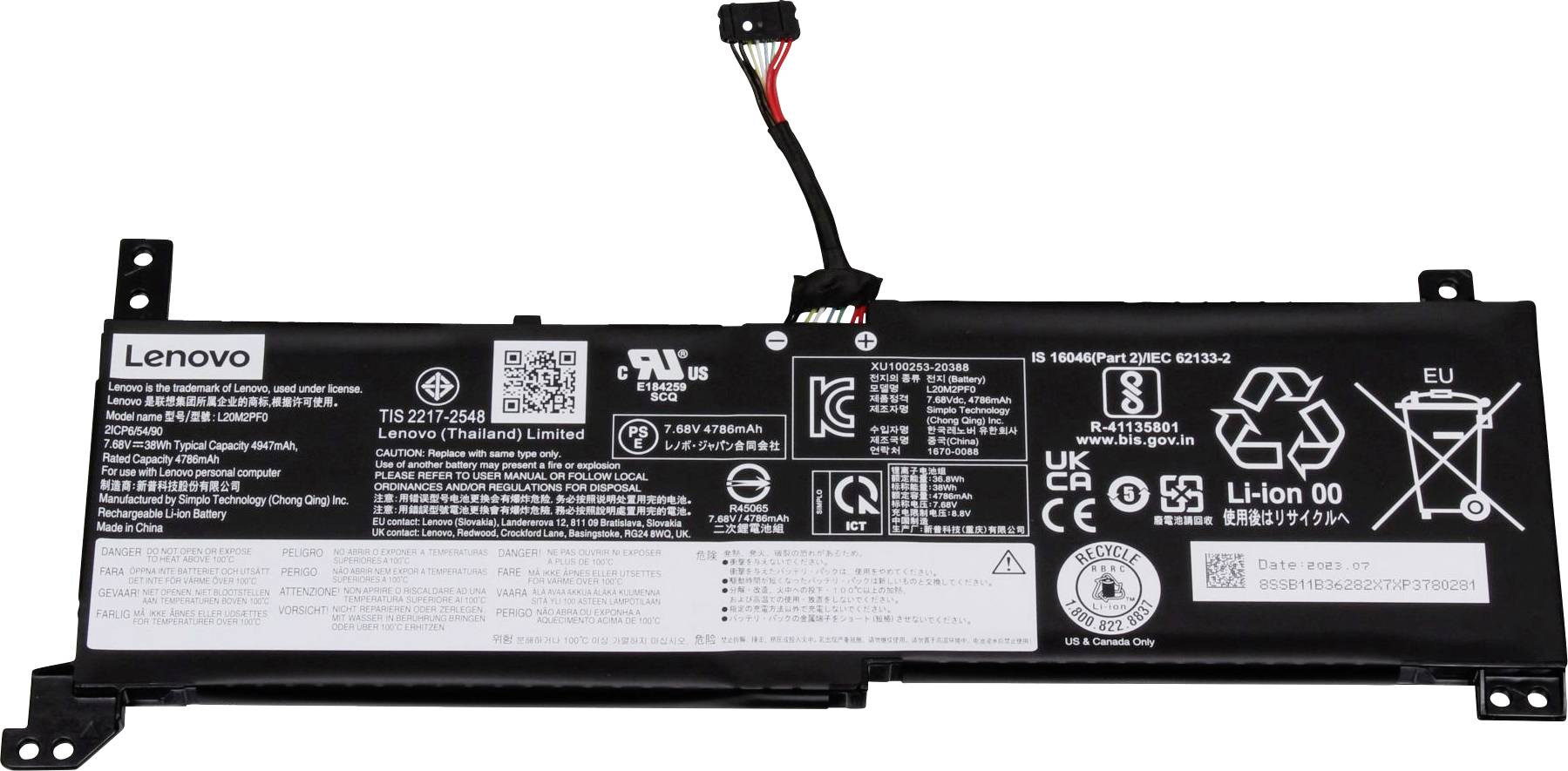 Batéria notebooku Lenovo s nálepkami, symbolmi bezpečnosti a recyklácie. Sú viditeľné údaje o modeli a špecifikáciách.
