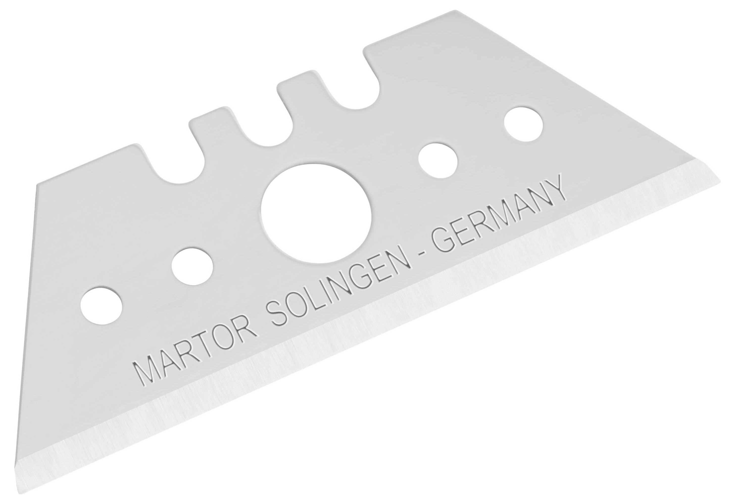 Nožová čepeľ z ušľachtilej ocele s nápisom 'Martor Solingen - Germany', s viacerými otvormi a zreteľnou ostrou reznou hranou.