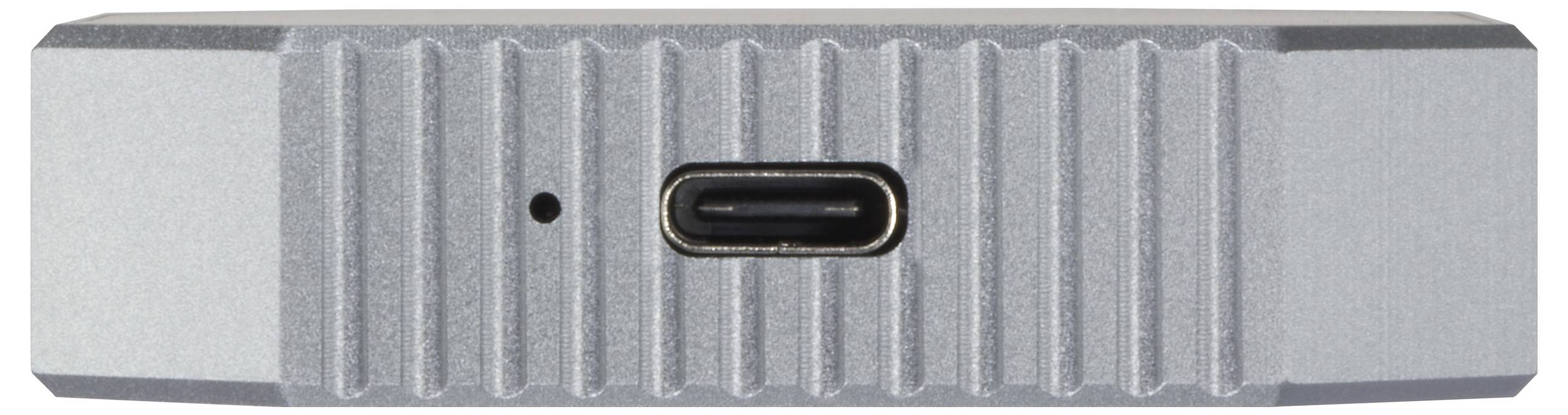 Strieborné zariadenie s USB-C portom a malým LED displejom na prednej strane.