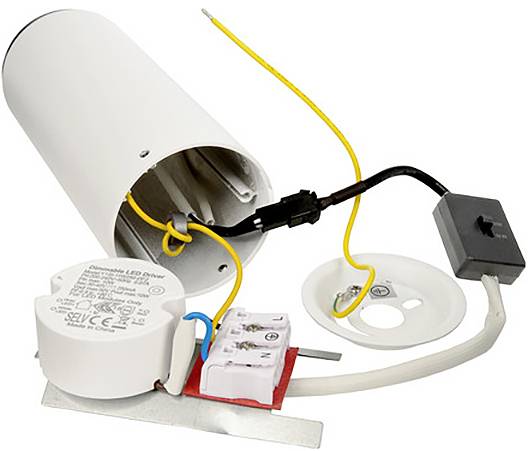 Rozložené elektrické zariadenie ukazuje LED driver, káble, svorku a ďalšie elektronické komponenty, ktoré odhaľujú jeho vnútorné časti.