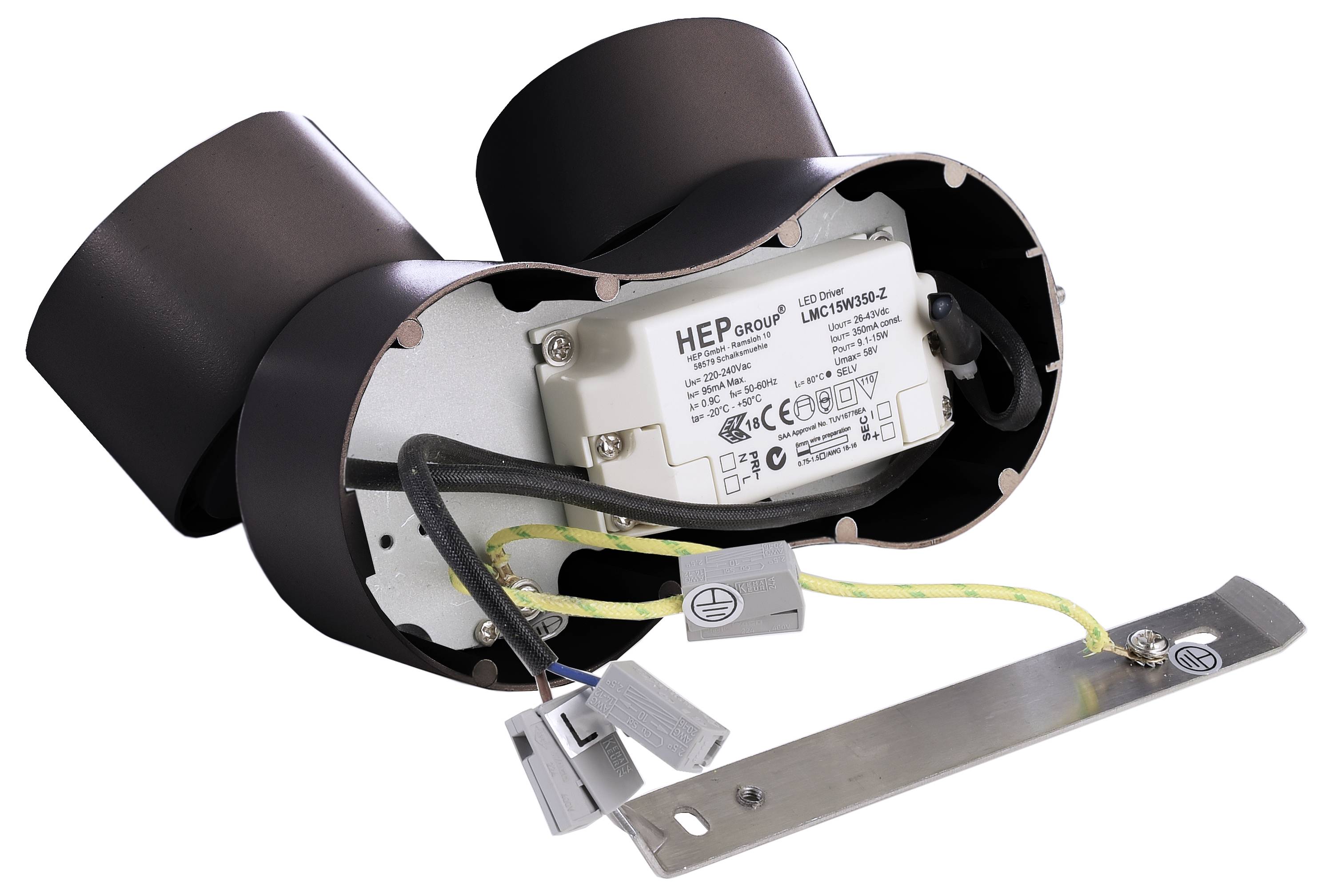 Elektrické zariadenie s dvoma čiernymi krytmi a káblami. Na bielom štítku je nápis 'HEP' a technické špecifikácie.