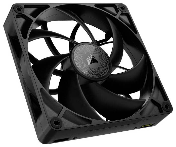 Čierny počítačový ventilátor v štvorcovom ráme s viacerými lopatkami, slúži na chladenie počítačových komponentov.