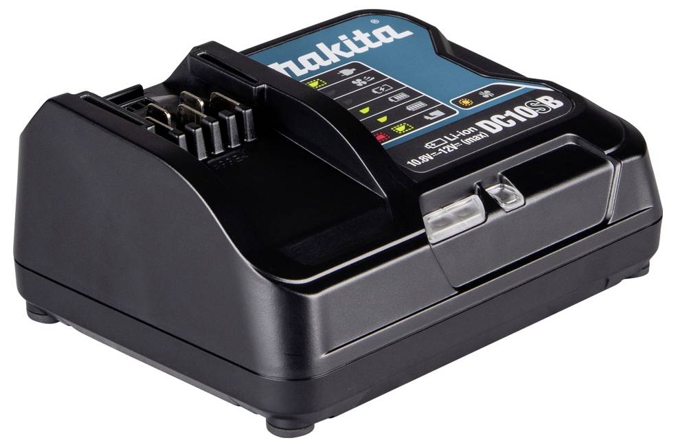 Čierna nabíjačka Makita s lítiovo-iónovou batériou s modelovým číslom DC18SD. Disponuje LED indikátormi pre stav nabíjania.