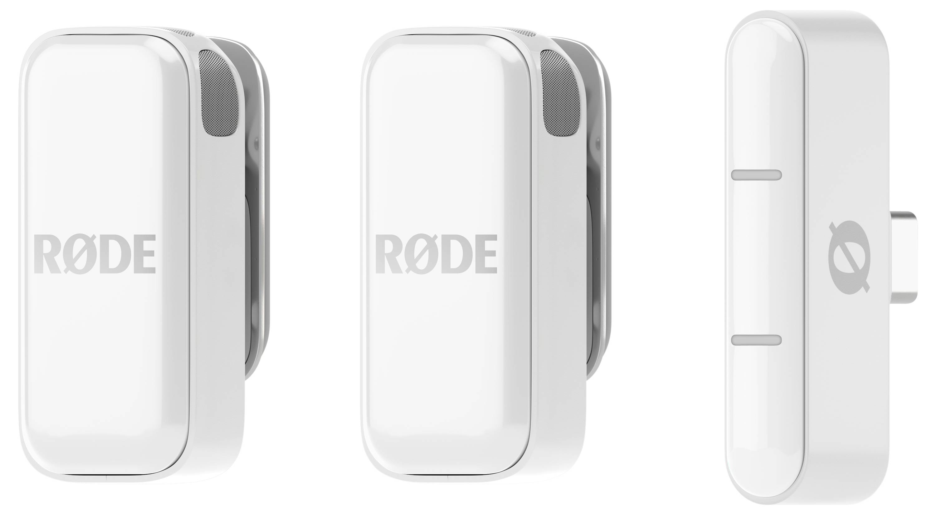 Tri mikrofonové adaptéry v bielej farbe, dva čelne s logom 'RØDE', jeden z bočnej strany s pripojovacími bodmi, na neutrálnom pozadí.