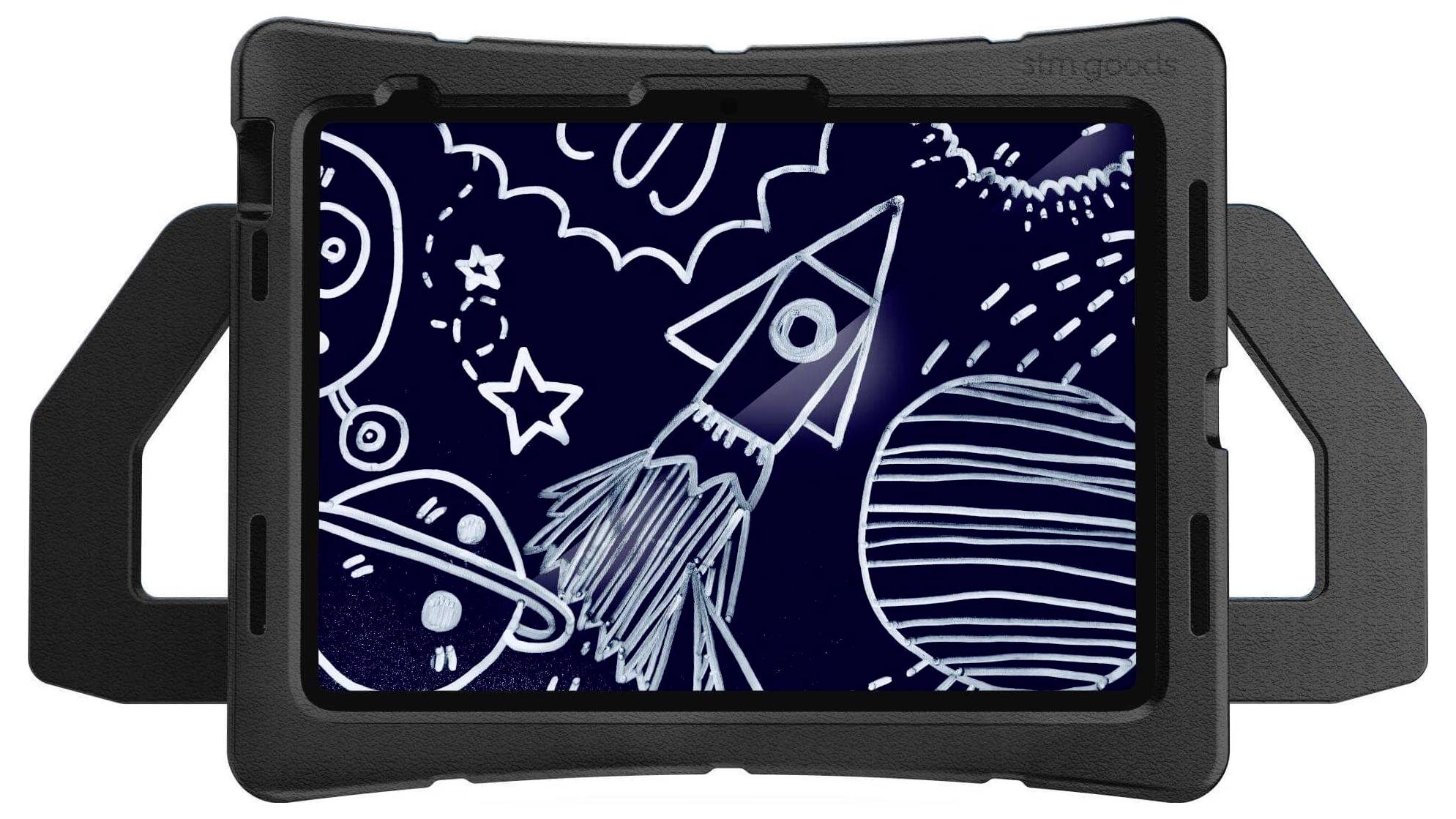 Tablet s kresbou rakiet a planét na obrazovke, znázornené detským, animovaným štýlom.