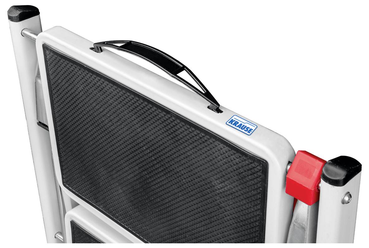 Zložený hliníkový rebrík s čiernou rukoväťou a červenou poistkou.