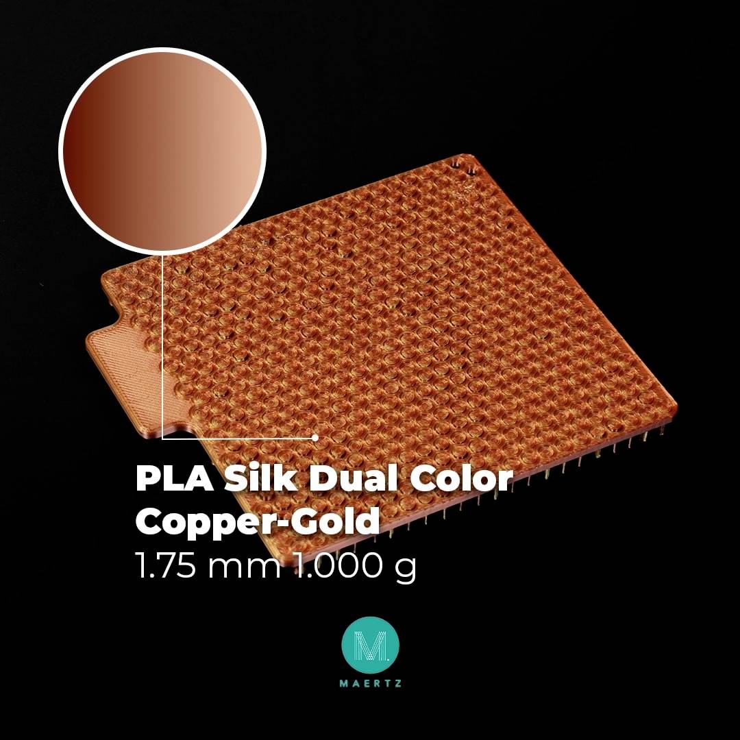 PLA hodvábne-dvojité vlákno v medenej zlatej farbe, 1,75 mm, 1000 g. Na obrázku je 3D vytlačený vzor, ktorý demonštruje farby.