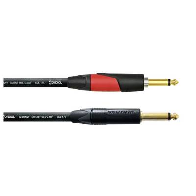 Dva gitarové káble s jack konektormi, jeden s červeným, druhý s čiernym zakončením, ukazujú rôzne dizajny konektorov.