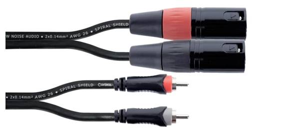 'Audio kábel s XLR konektormi hore a RCA konektormi dole; vhodný na prepojenie audio zariadení s rôznymi typmi pripojení.'