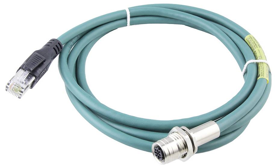 Zelený ethernetový kábel s RJ45 konektorom na jednej strane a okrúhlym kovovým konektorom na druhej strane.