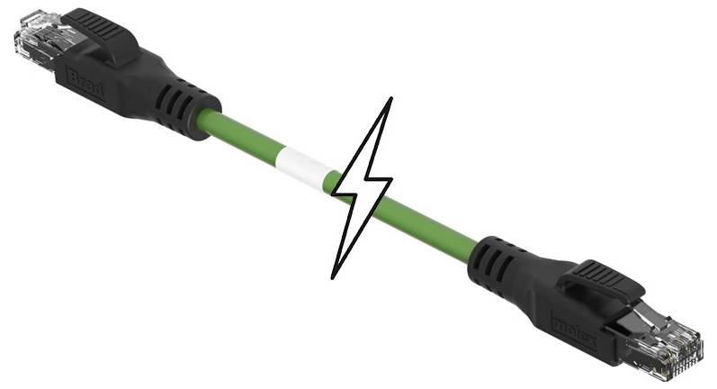 Zelený ethernetový kábel s čiernymi konektormi a bleskom uprostred symbolizuje rýchly prenos dát.
