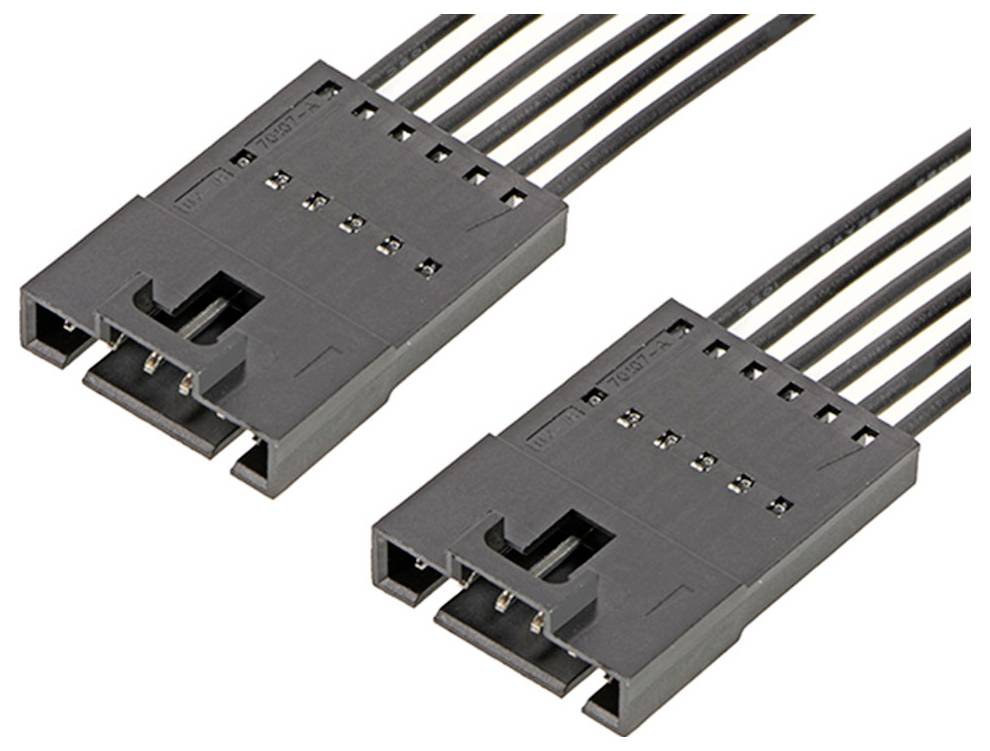 Dva čierne konektory s viacerými káblami, ktoré sa používajú na prepojenie elektronických komponentov.