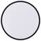 Jednoduchý biely kruh s čiernym okrajom.