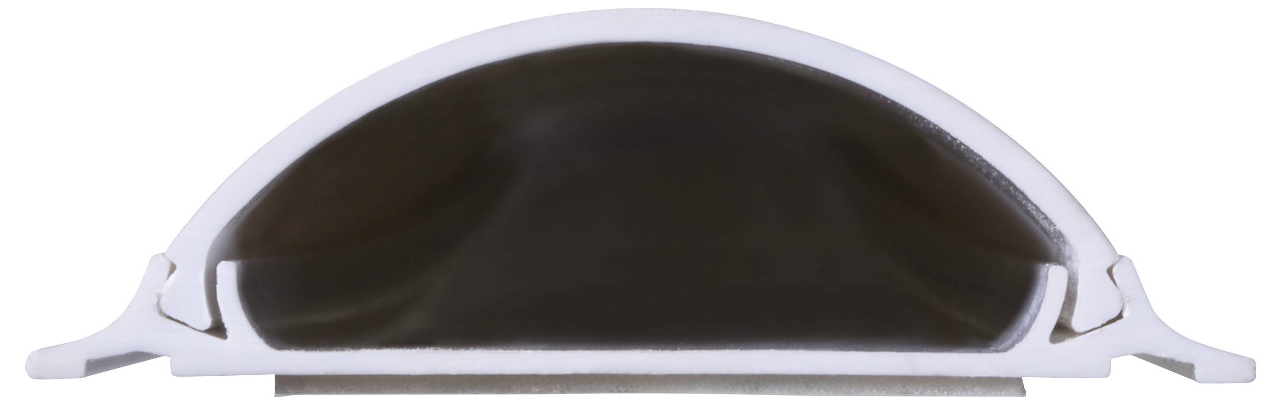 Priečny rez guľovitého objektu s bielym okrajom a tmavým vnútrom, podobný kupole alebo obalu.