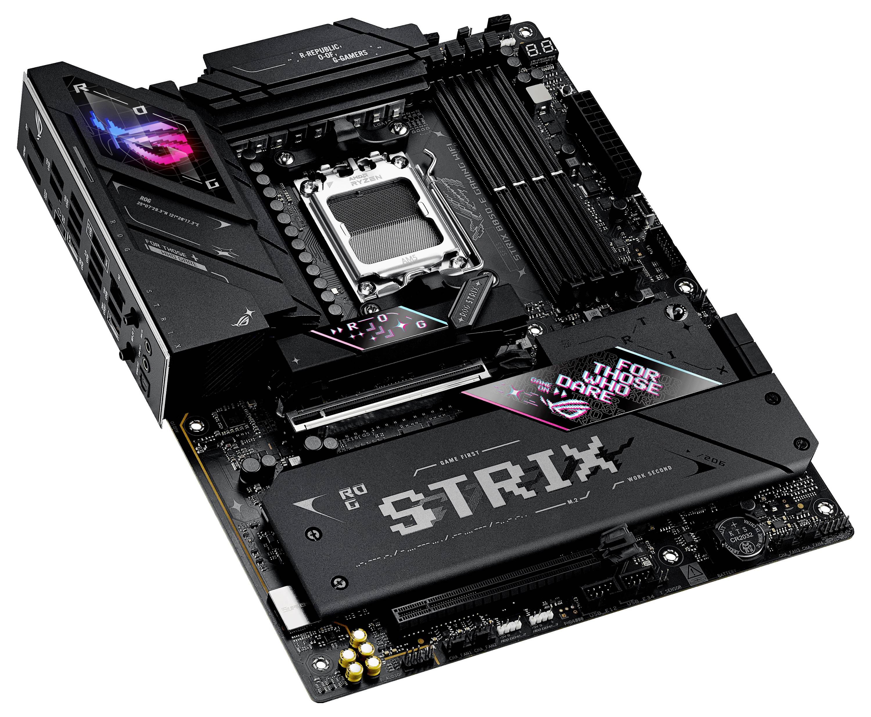 Detailný záber hernej základnej dosky s RGB podsvietením, viacerými slotmi pre RAM a socketom pre procesor. Logo značky s nápisom "STRIX".