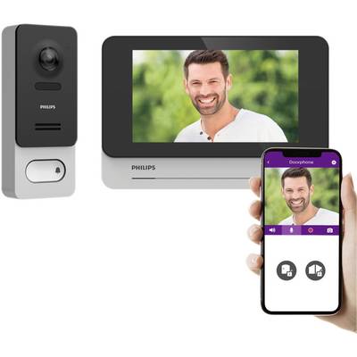 Videovrátny set s kamerou, monitorom a smartfónovou aplikáciou zobrazuje usmiatu osobu vonku.