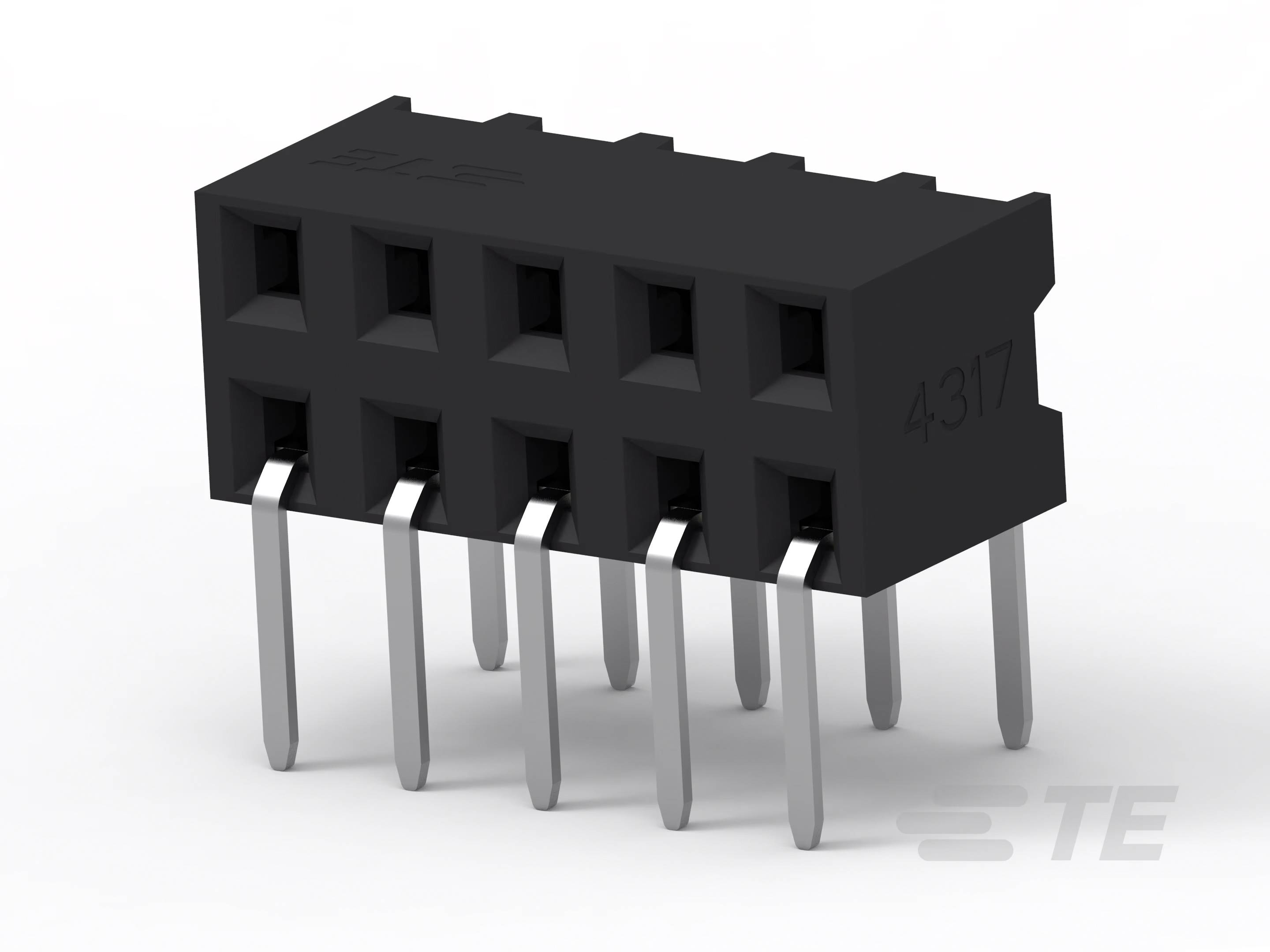 Čierny elektronický konektor s ôsmimi kovovými pinmi, umiestnený na bielom povrchu.