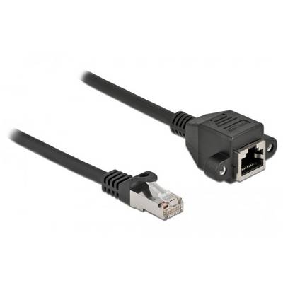 Čierny ethernetový predlžovací kábel s konektormi RJ-45, ktorý sa používa na sieťové prepojenie medzi zariadeniami.