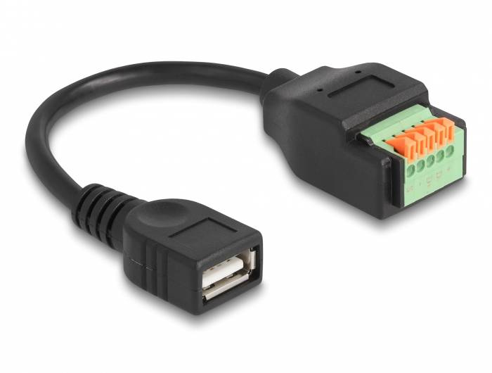 Čierne USB kábel s adaptérom, ktorý spája USB port so zelenou, blokovou svorkovnicou.