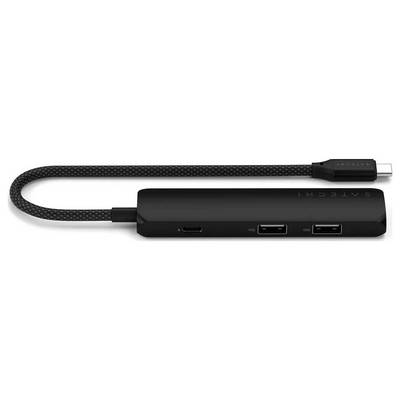 Čierny USB-C hub s tromi portami (dva USB-A, jeden USB-C). Kábel je opletený pre zvýšenú odolnosť.