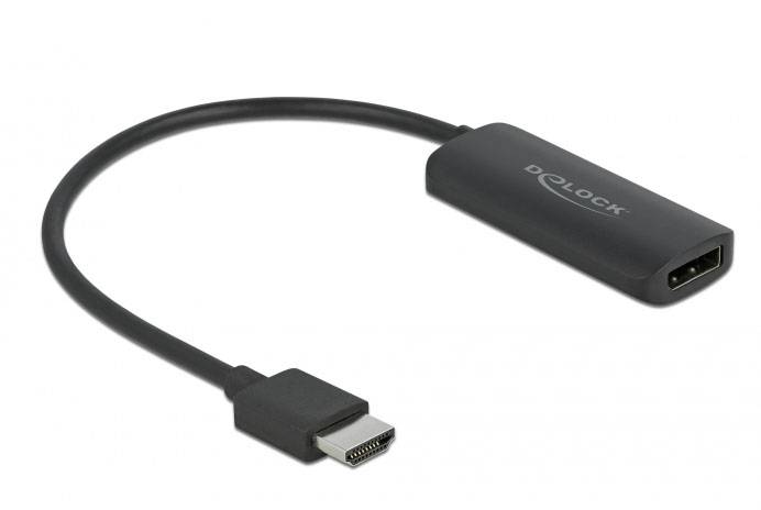 Čierny HDMI adaptér s HDMI zástrčkou na jednom konci a HDMI zásuvkou na druhom konci, ideálny pre video pripojenia.
