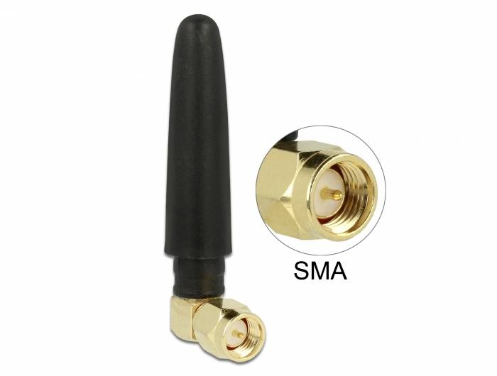 Malá čierna anténa s SMA konektorom, vhodná pre bezdrôtové zariadenia. Detail zblízka zobrazuje zlatý konektor v detaile.