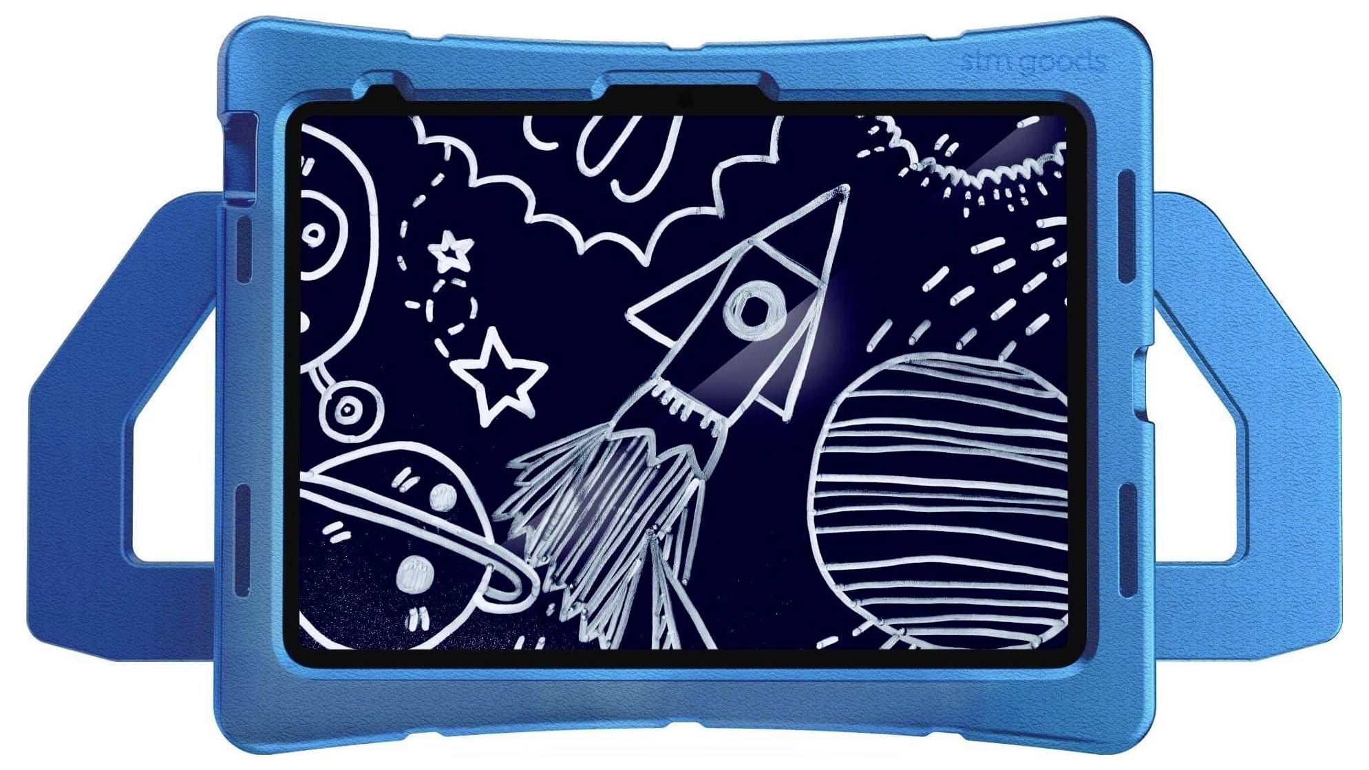 Tablet v modrom obale zobrazuje detskú kresbu s vesmírnymi motívmi: raketu, planéty a hviezdy na tmavom modrom pozadí.