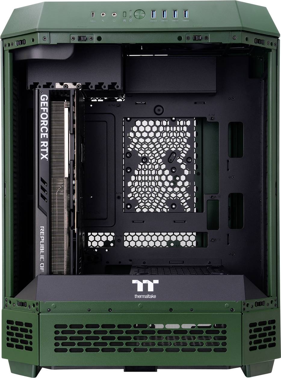 'Prázdny PC case v zelenom dizajne so zobrazením grafickej karty 'GEFORCE RTX'. Pohľad spredu ukazuje internú štruktúru bez nainštalovaných komponentov.'