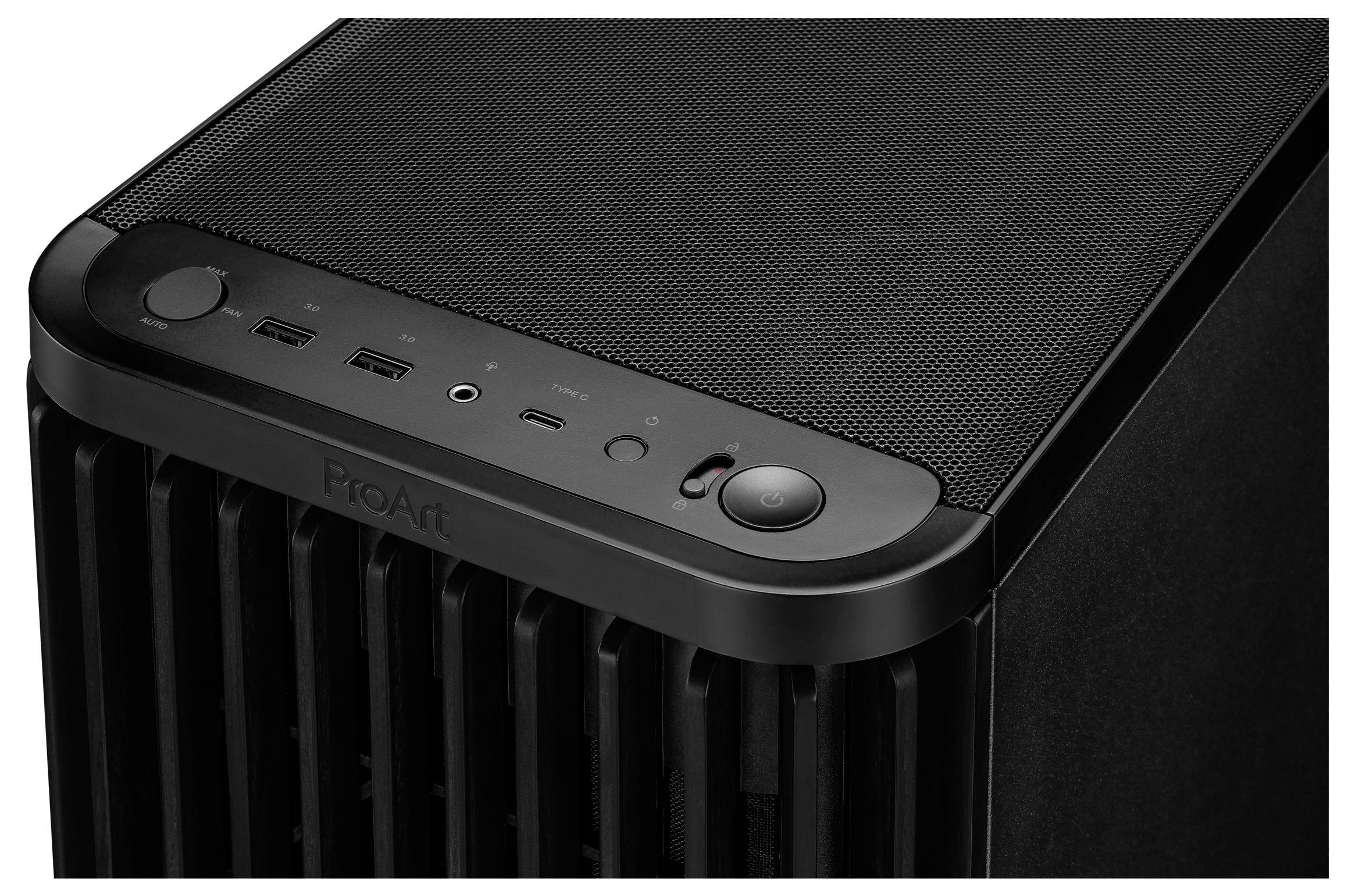 Čierna počítačová skrinka s viacerými USB portami a vypínačom na prednej strane.
