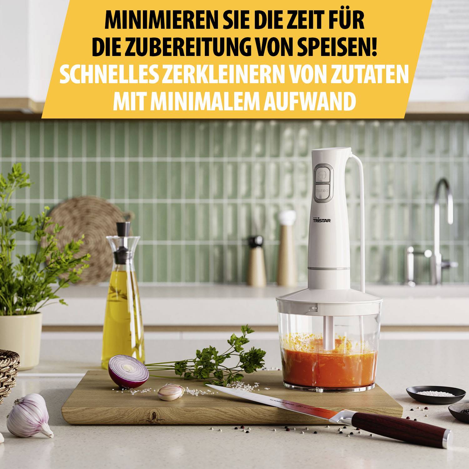 'Ponorný mixér na kuchynskej pracovnej doske. Text: Minimalizujte čas prípravy jedál s minimálnou námahou.'