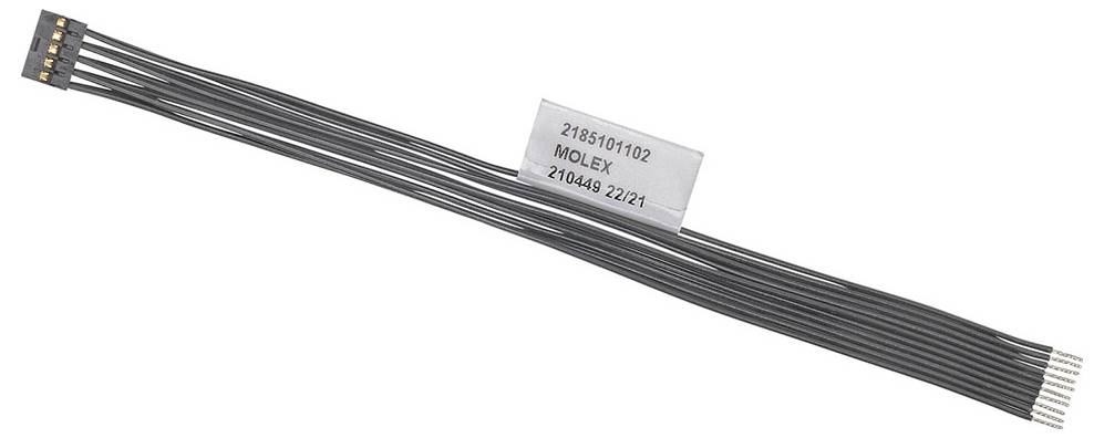 Čierny plochý kábel s viacerými pinmi na oboch stranách. Na etikete je napísané '2185501102, MOLEX, 210448, 21/21'.