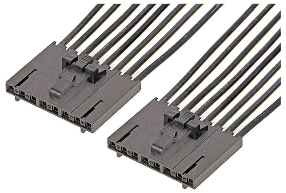 Dva čierne konektory s viacerými vodičmi, ktoré sa používajú na prepojenie elektronických zariadení.