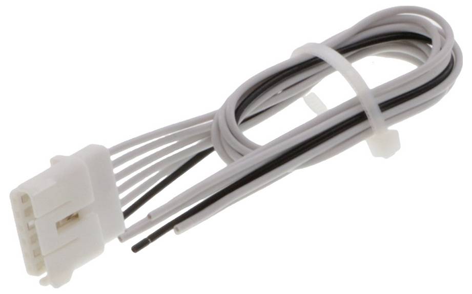 Biela zástrčka s krátkymi, odizolovanými vodičmi, zviazaná káblovou páskou. Vhodná na elektrické prepojenia.