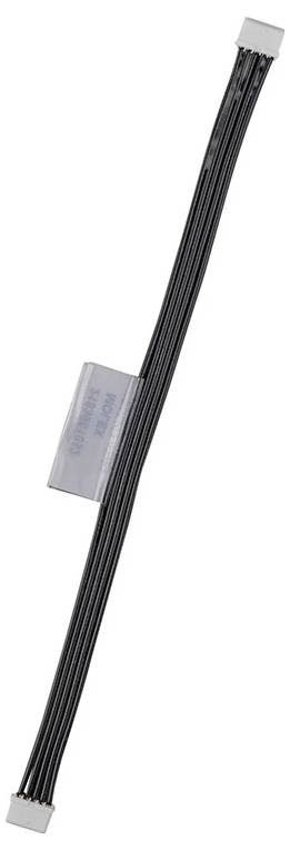 Plochý, čierny kábel s bielymi konektormi na oboch koncoch, určený na prepojenie elektronických komponentov.