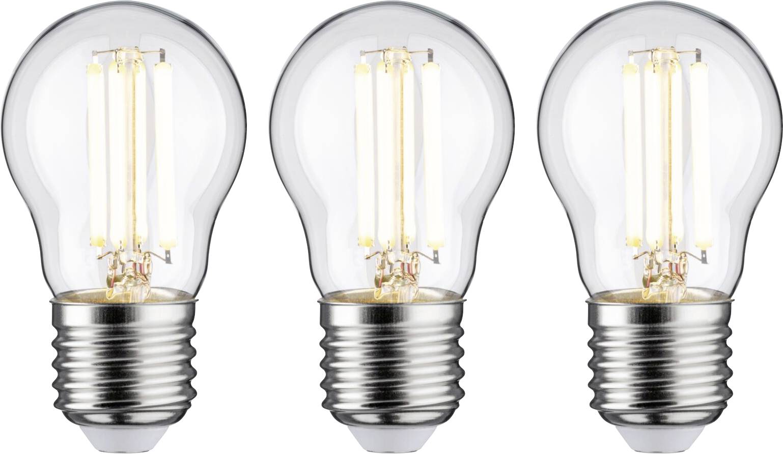 Tri LED žiarovky na bielom pozadí. Každá žiarovka odhaľuje viditeľné žeravé vlákno, čo symbolizuje energetickú efektívnosť.