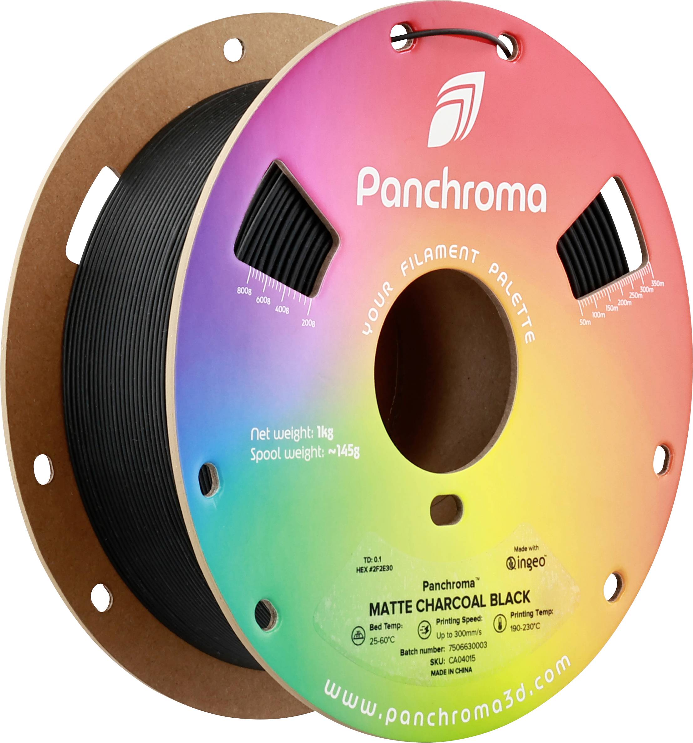 Farebná cievka s čiernym 3D tlačovým filamentom značky 'Panchroma'. Na cievke je uvedená hmotnosť a podrobnosti o produkte.