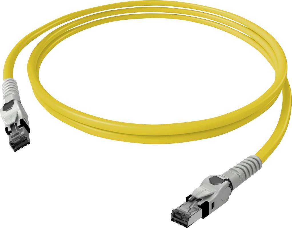 Žltý sieťový kábel s RJ45 konektormi na oboch koncoch, používaný hlavne na internetové pripojenia a počítačové siete.